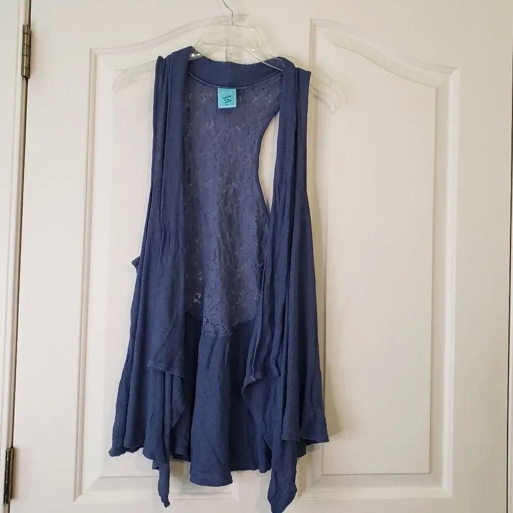 h.i.p Blue Sleeveless Lace Vest